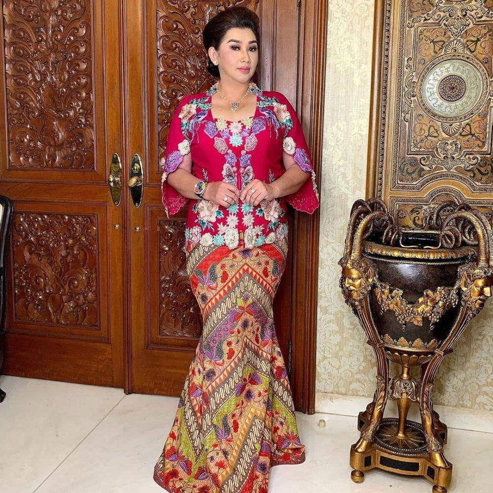 Kebaya Menantu Keluarga Cendana (instagram.com/gintingsmakeup)