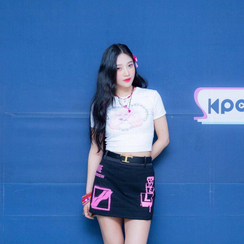 Outfit warna putih Joy (instagram.com/joyredvelvet.parksooyoung)