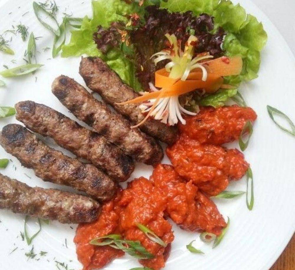 kebapche (instagram.com/balcan_food)