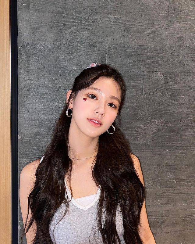 Miyeon (G)I-DLE (instagram.com/noodle.zip)