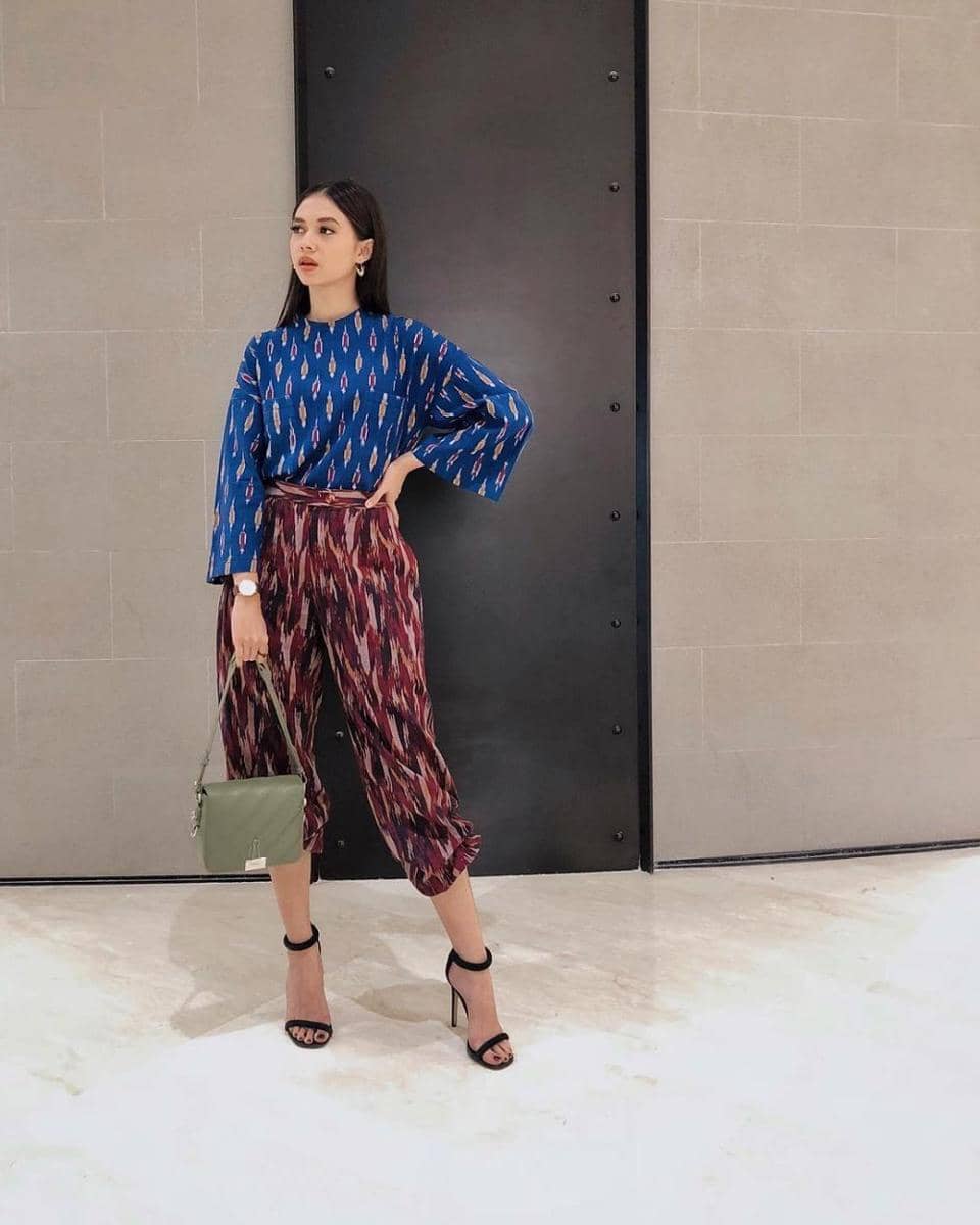 Atasan Tenun Modern untuk Kondangan (instagram.com/yukitkt)