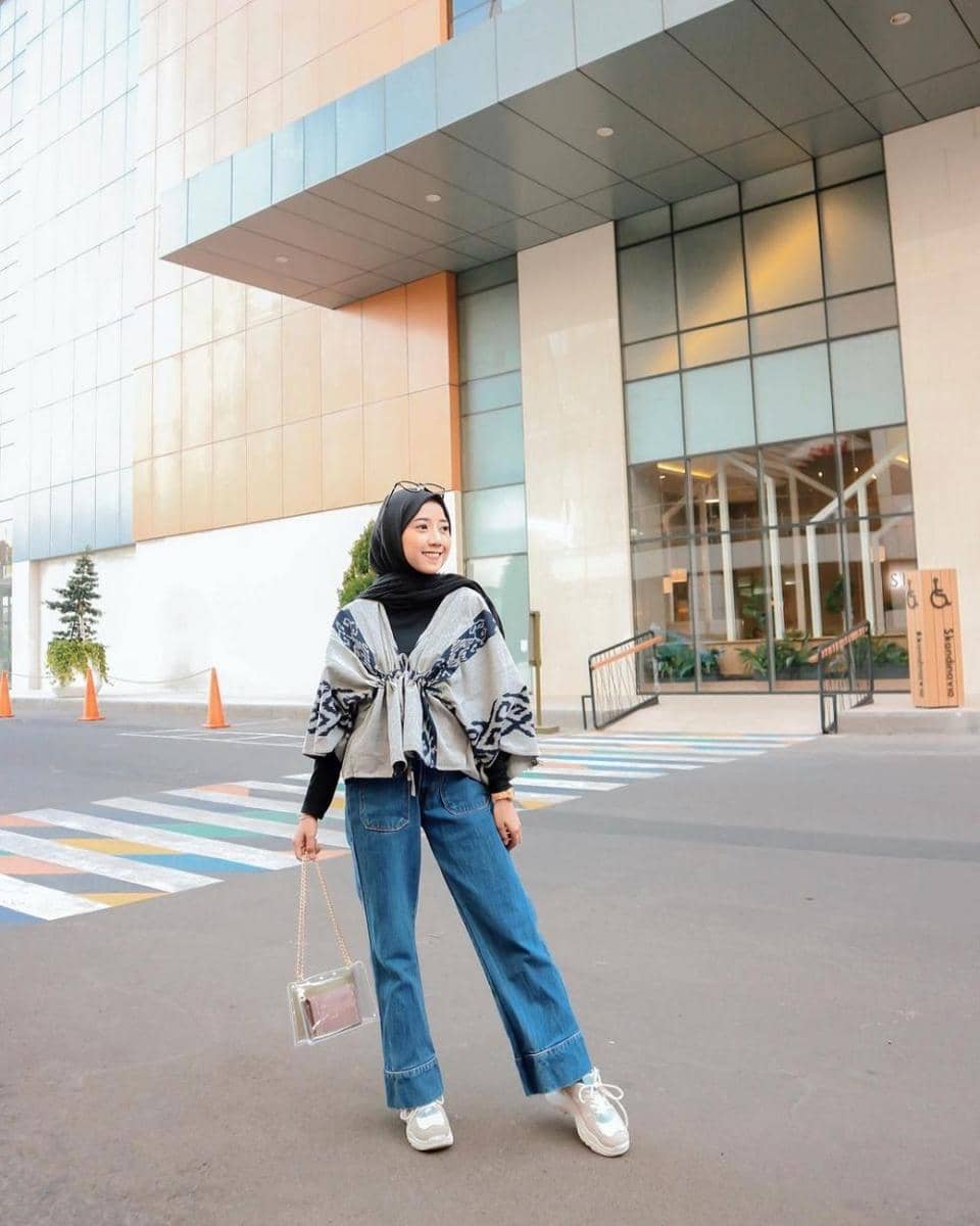 Atasan Tenun Modern untuk Kondangan (instagram.com/hennikalista)