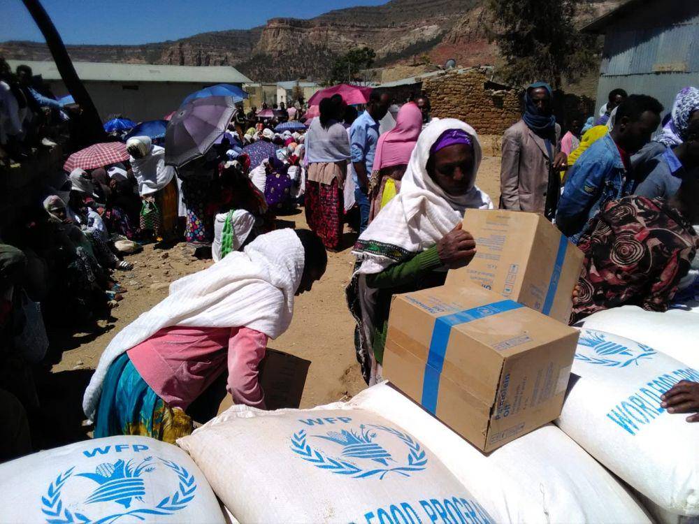 warga Tigray yang menerima bantuan pangan WFP. (Twitter.com/WFP_Ethiopia)
