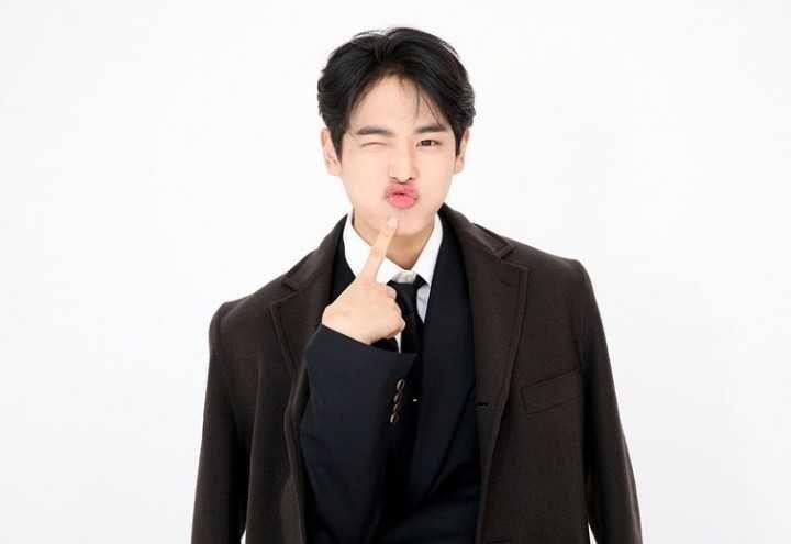 Gemas Parah, 9 Idol KPop Pria Ini Dikenal Jago Aegyo!