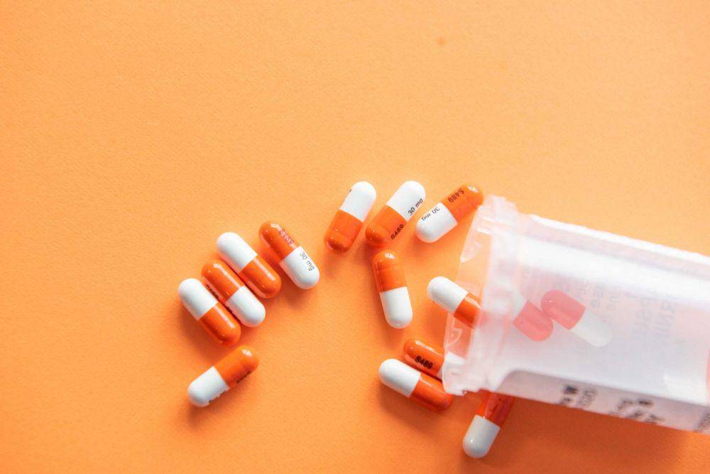 ilustrasi obat-obatan (Unsplash/Christina Victoria Craft)