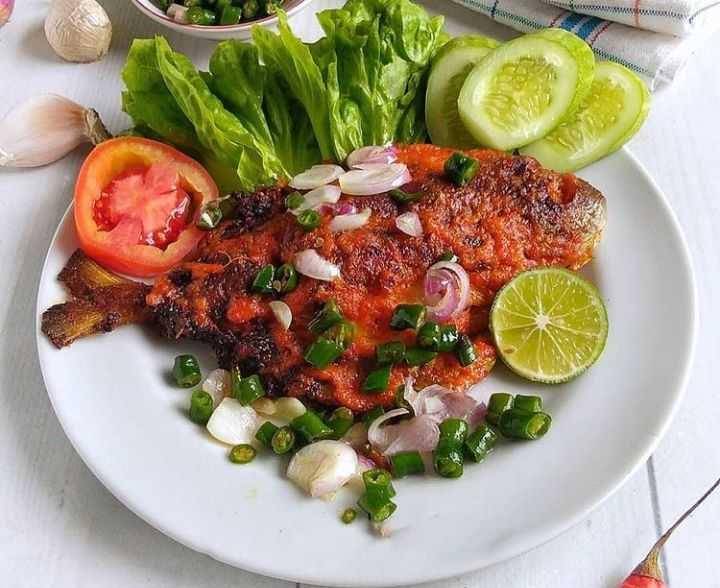 Bawal bakar bumbu padang (instagram.com/hobimasak.id)