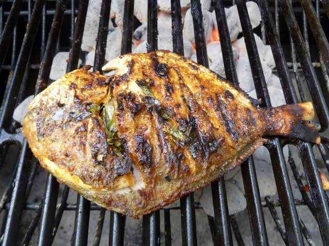 Bakar ikan bawal hingga matang (nishaskitchen.blogspot.com)