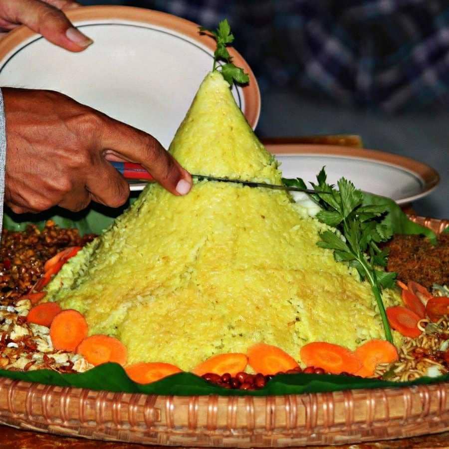 Tumpeng (pixabay.com/mufidpwt)