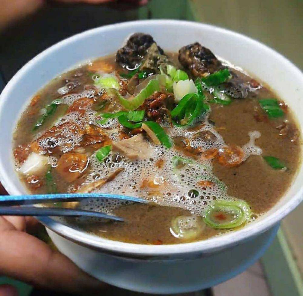 Resto Mamink Daeng Tata (instagram.com/mamink_daeng_tata)