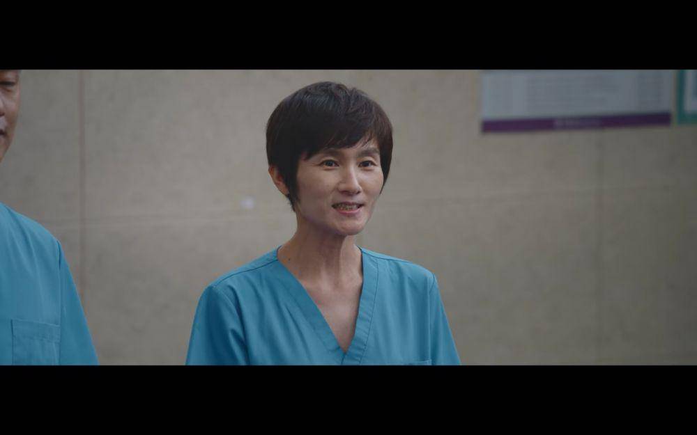 Hyun Jung Hwa dan Joo Sae Hyuk di salah satu episode Hospital Playlist Season 2 (dok. Netflix/Hospital Playlist)