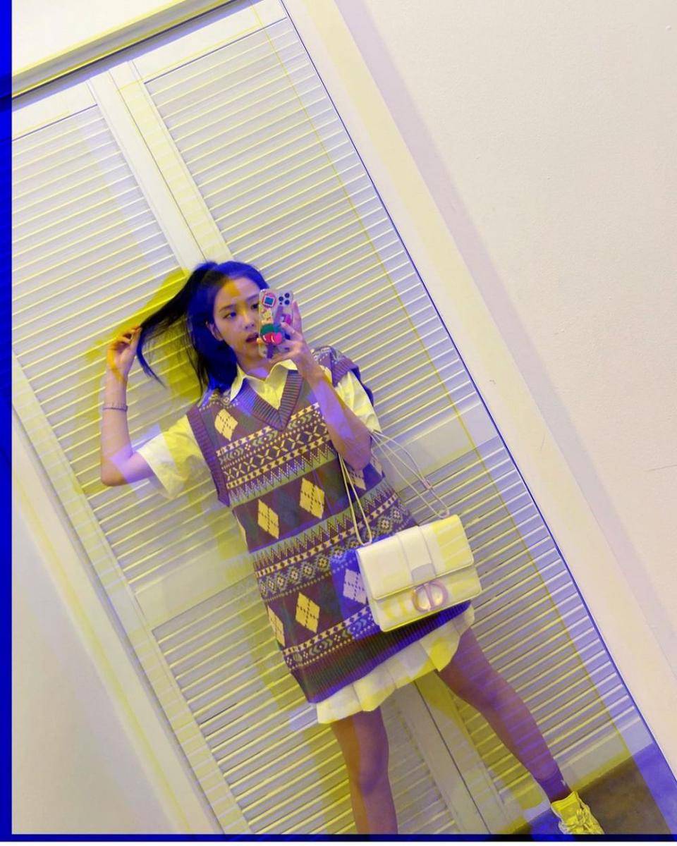 ootd Jisoo BLACKPINK (instagram.com/sooyaaa__)