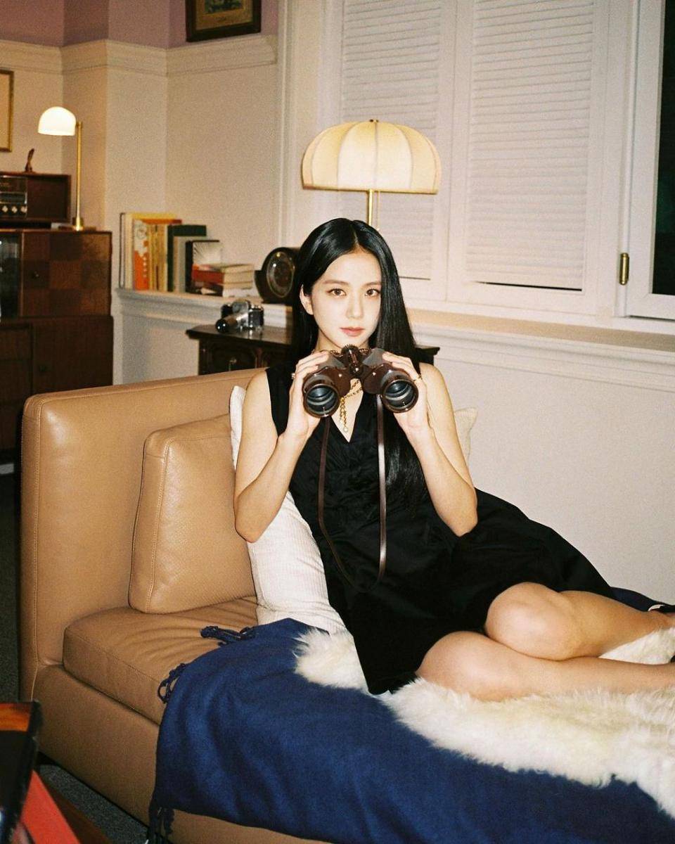 ootd Jisoo BLACKPINK (instagram.com/sooyaaa__)