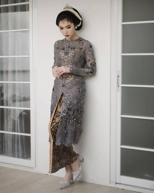 Isyana Sarasvati (instagram.com/isyanasarasvati)