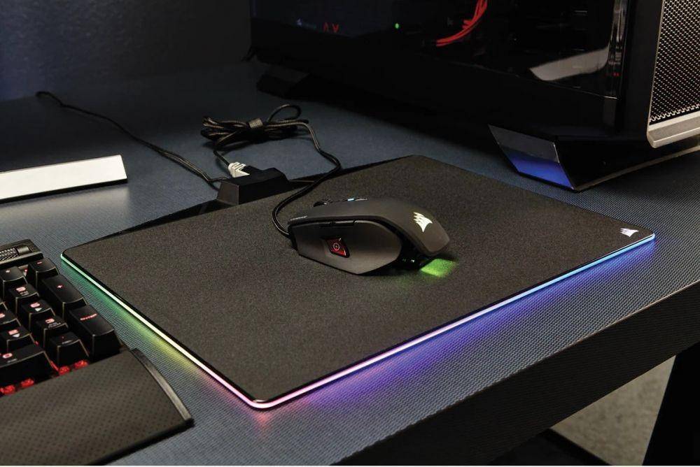 mouse pad Corsair MM800 RGB Polaris (corsair.com)