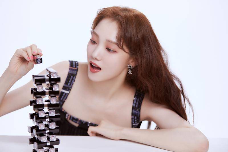 Lee Sung Kyung (post.naver.com/YG STAGE)