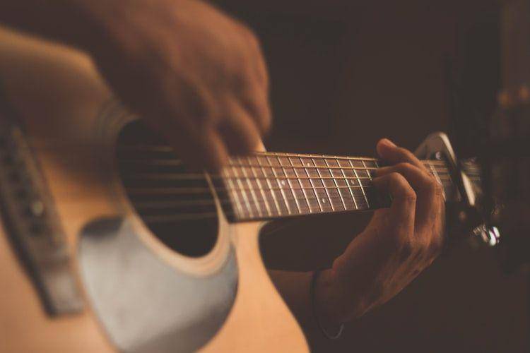 ilustrasi gitar (unsplash.com/Jefferson Santos)