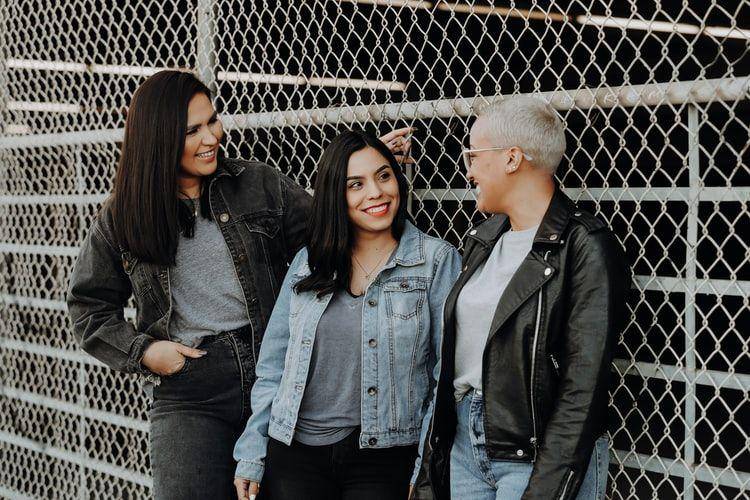 Ilustrasi grup perempuan (unsplash.com/joelmuniz)