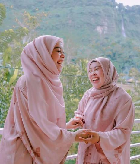 Kebersamaan Lesti Kejora dan mama (instagram.com/mamah_redi)