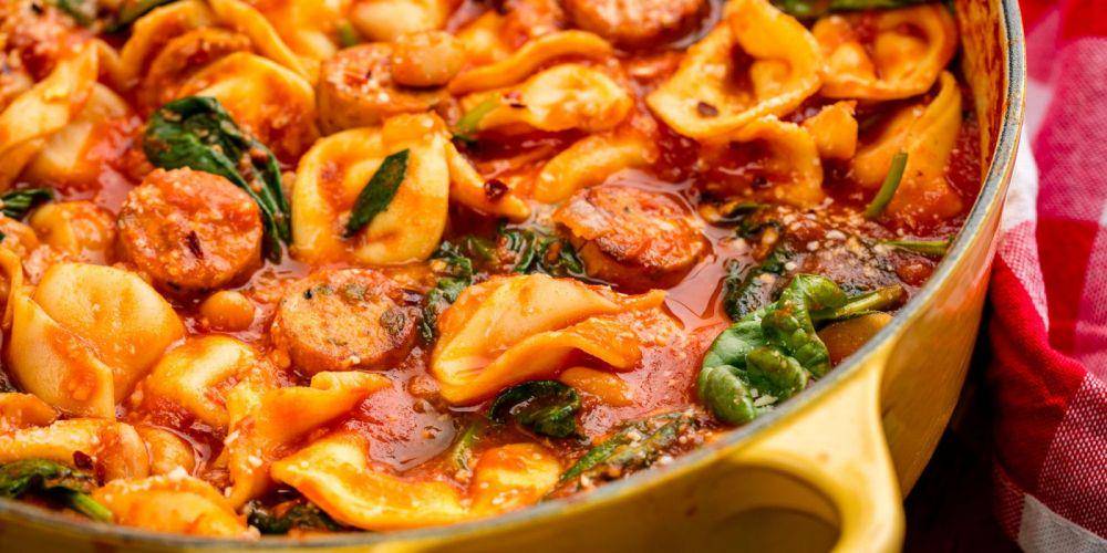 ilustrasi tuscan tortellini soup (delish.com/Ethan Calabrese)