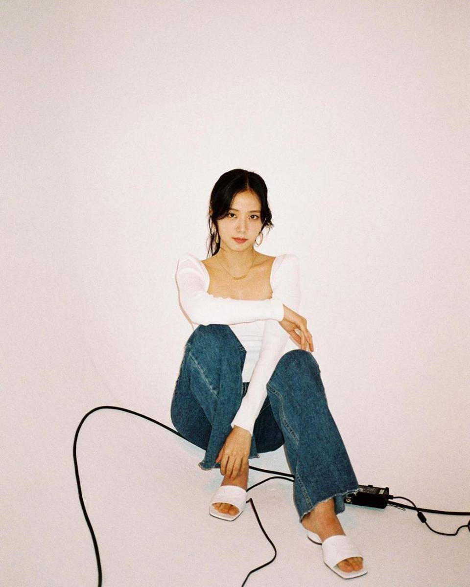 ootd Jisoo BLACKPINK (instagram.com/sooyaaa__)