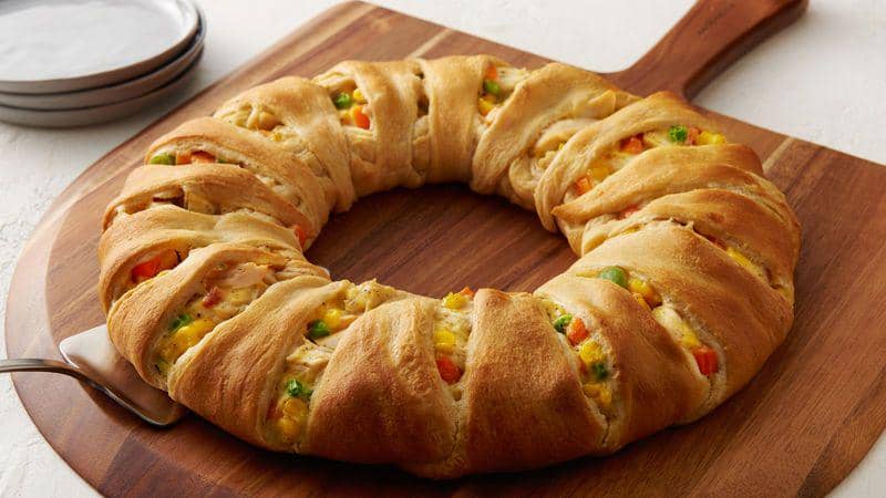 ilustrasi chicken pot pie crescent ring (pillsbury.com/Nikki Gladd)