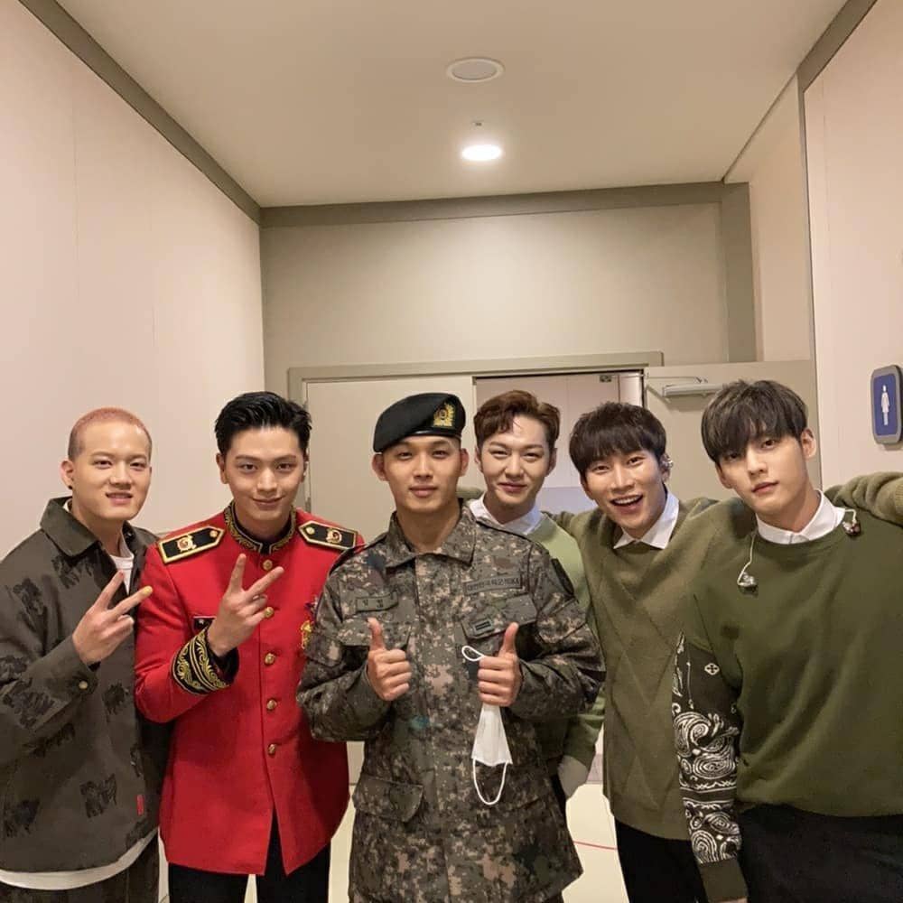 BTOB (instagram.com/btob_silver_light)