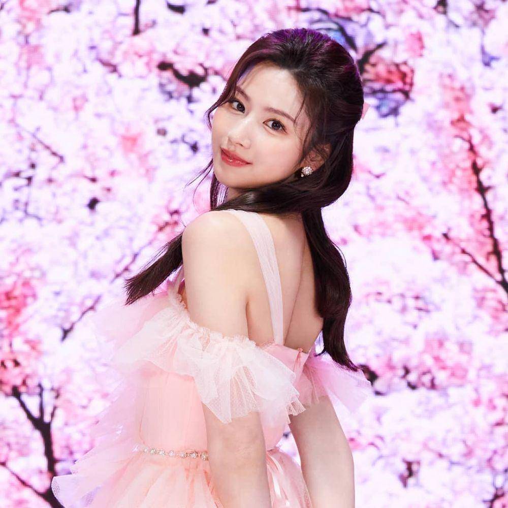 potret Sana (instagram.com/sana.twice.kr)