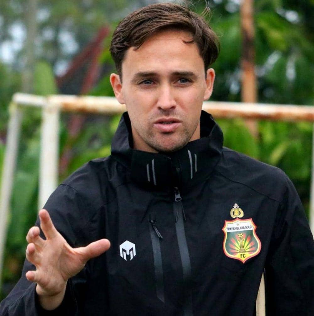Paul Munster Resmi Jadi Juru Taktik Persebaya!