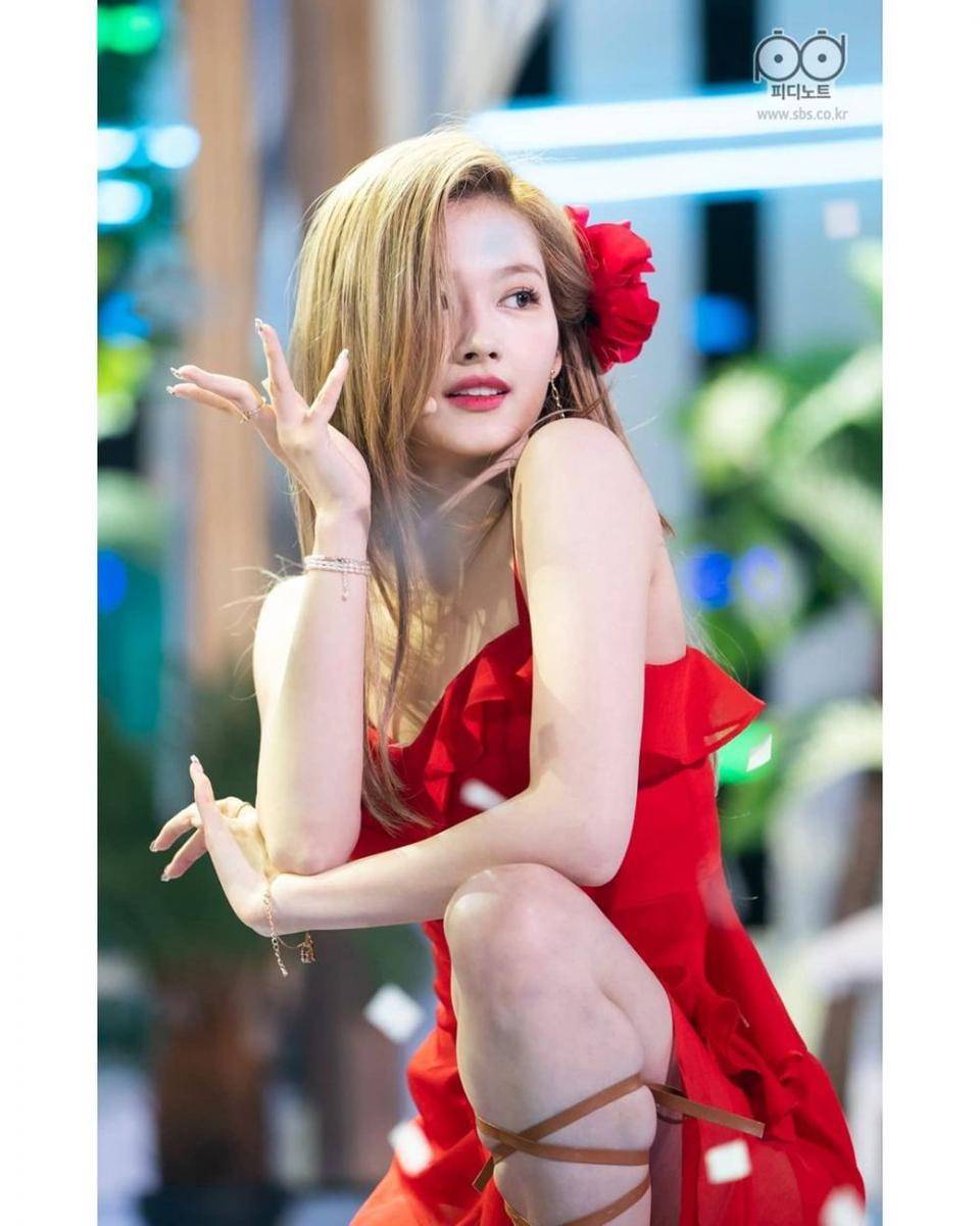 potret Sana (instagram.com/sana.twice.kr)
