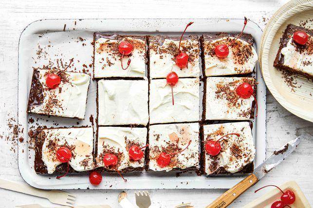 ilustrasi black forest slab cake (taste.com.au/Vanessa Levis)