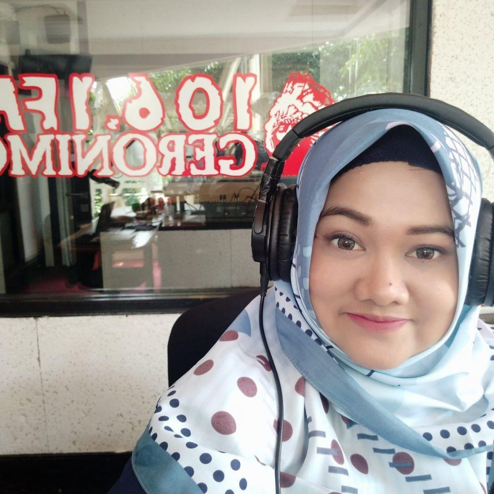 Ella Arlika, Penyiar Radio Zaman Transisi Putar Kaset Sampai Medsos