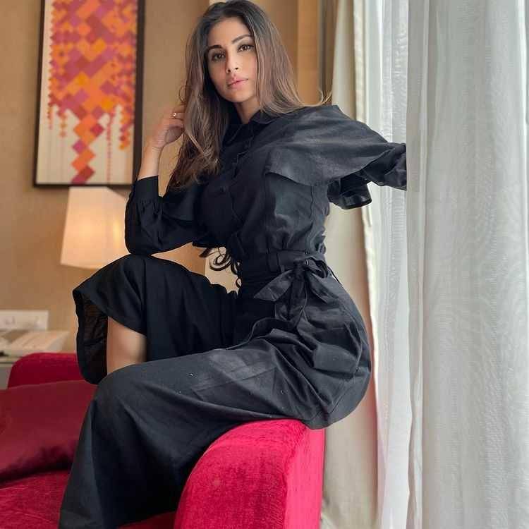 Mouni Roy (instagram.com/imouniroy)