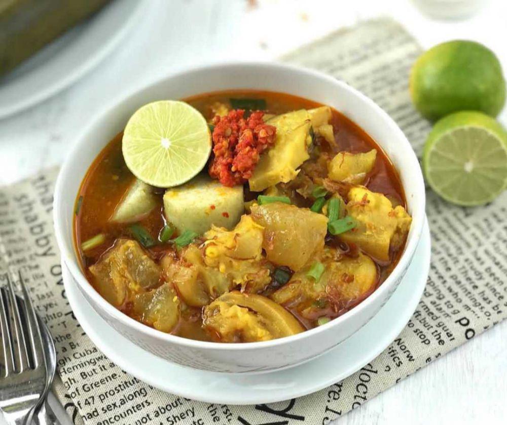 Resep Lontong Kikil Sederhana, Cara Bikinnya Cuma 3 Langkah