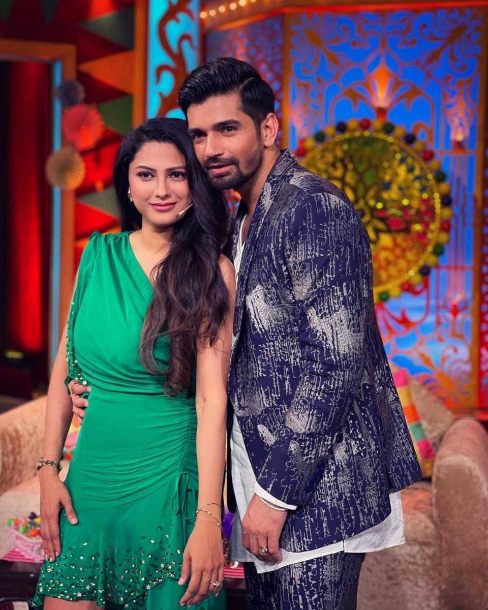 Vishal dan Rucha (instagram.com/vishal.sigh78)