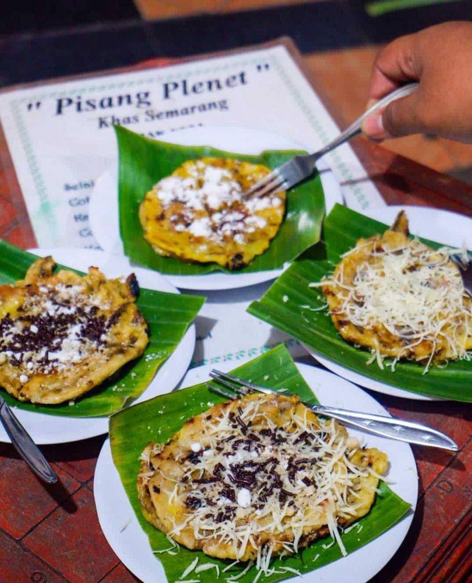 Pisang plenet (instagram.com/semarangfoodmatters)