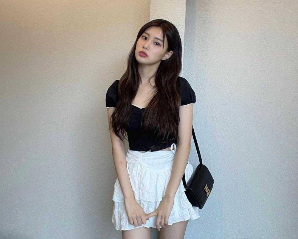 Kang Hyewon (instagram.com/hyemhyemu)