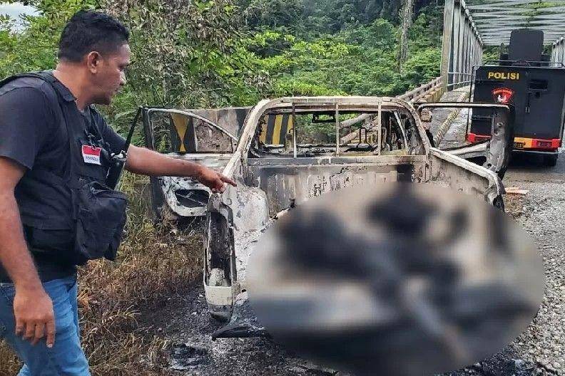 Jasad dua karyawan yang dibunuh dan dibakar beserta kendaraannya di pinggir kalo Brazza, Dekai, Yahukimo oleh KKB pimpinan Tenius Gwijangge, Minggu (22/8). (ANTARA/HO/Humas Polda Papua)