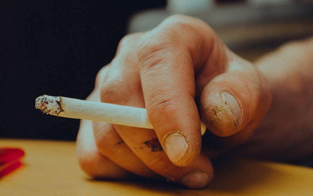 7 Efek Negatif Rokok pada Sistem Pencernaan, Ngeri!