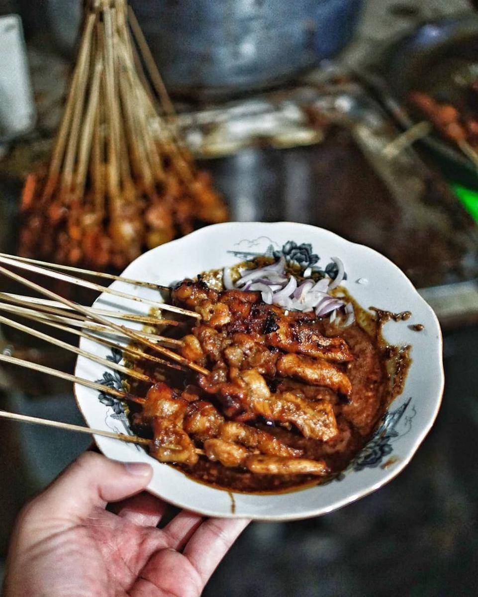 Sate Ayam Pak Mat, Surabaya (instagram.com/sbykulinerinfo)