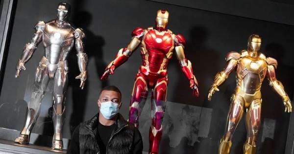 kostum iron man (Instagram.com/disneylandparis)