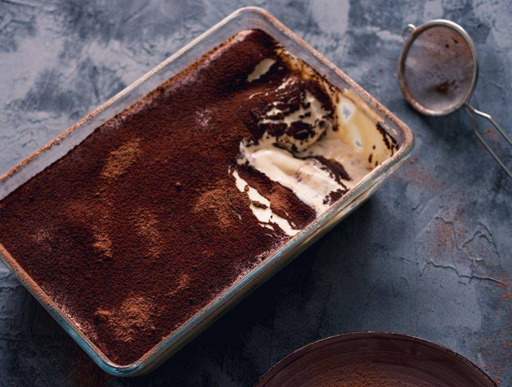 ilustrasi tiramisu slab cake (unsplash.com/Vika Aleksandrova)