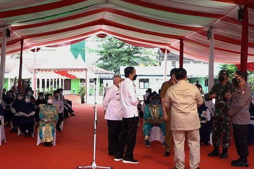 Presiden Jokowi tinjau vaksinasi di Samarinda (youtube.com/Sekretariat Presiden)