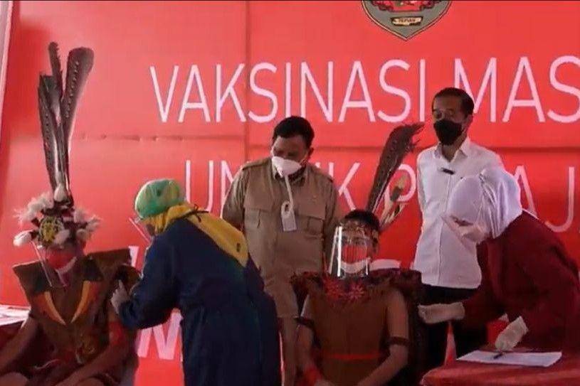 Presiden Jokowi tinjau vaksinasi di Samarinda (youtube.com/Sekretariat Presiden)