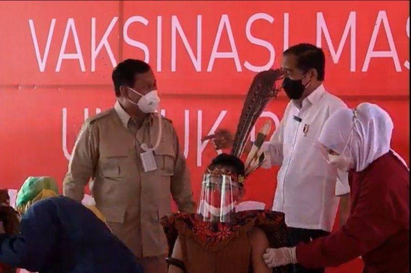 Presiden Jokowi tinjau vaksinasi di Samarinda (youtube.com/Sekretariat Presiden)