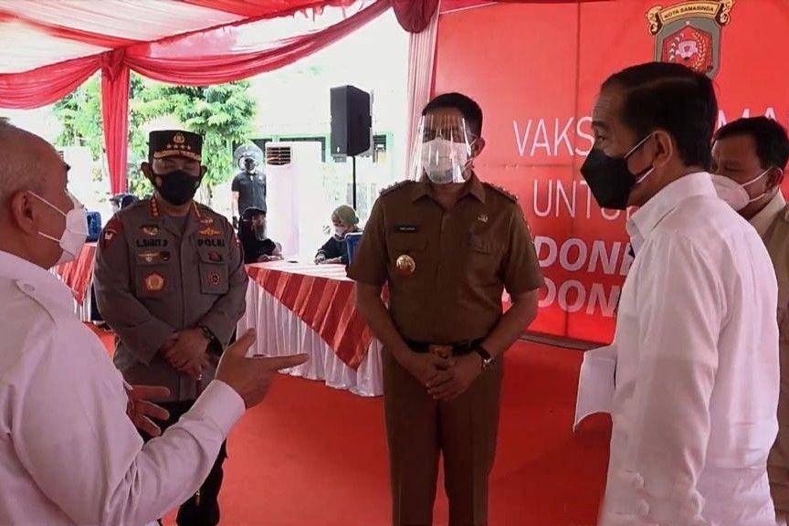 Presiden Jokowi tinjau vaksinasi di Samarinda (youtube.com/Sekretariat Presiden)