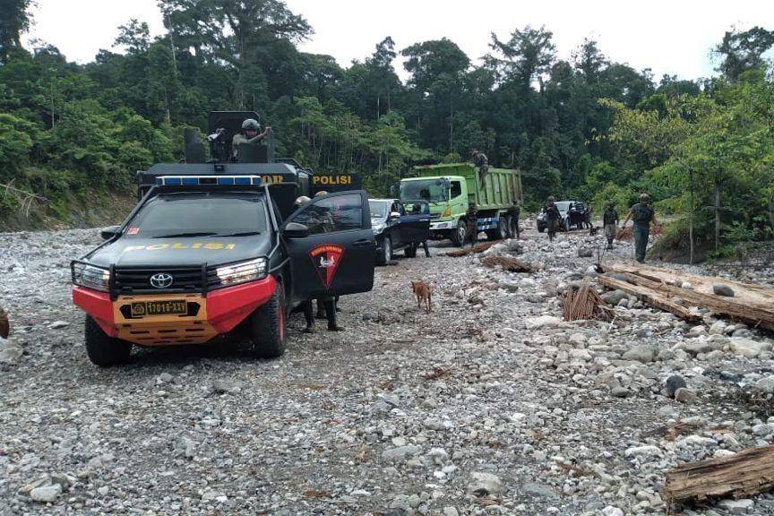 KKB Tenius Gwijangge membunuh 2 karyawan PT IndoPapua dan menyerang Satgas Nemangkawi saat hendak mengevakuasi 11 karyawan selamat di Yahukimo. (dok. Humas Satgas Nemangkawi)