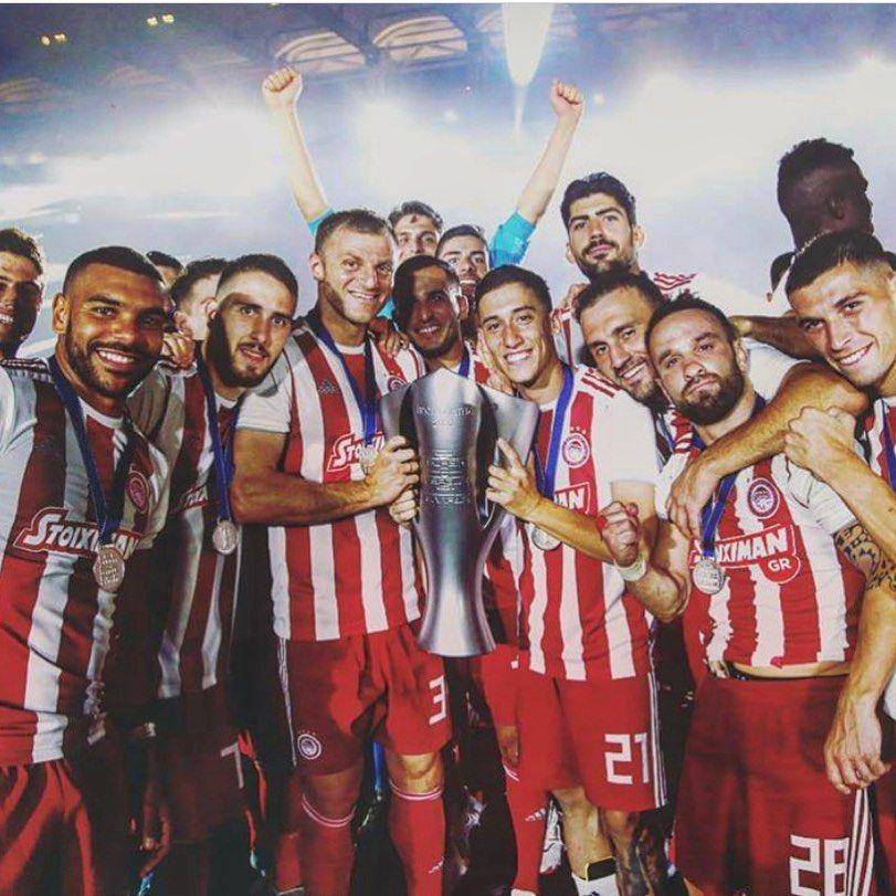 potret Kostas Tsimikas dalam perayaan gelar juara Olympiacos 2020 (instagram.com/tsimikas21)