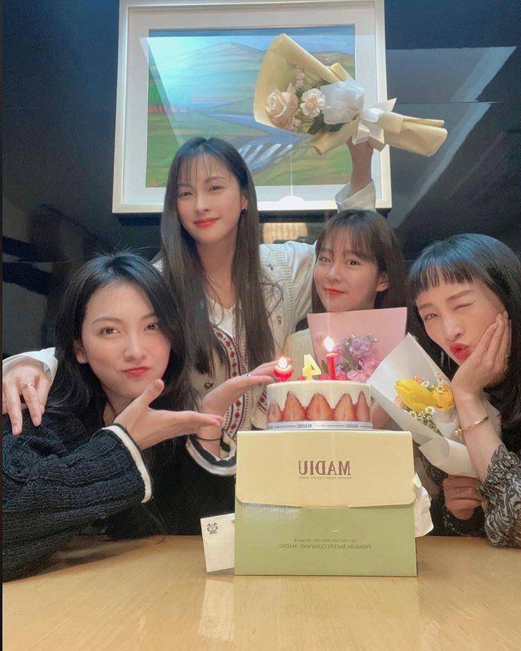 KARA (instagram.com/gyuri_88)