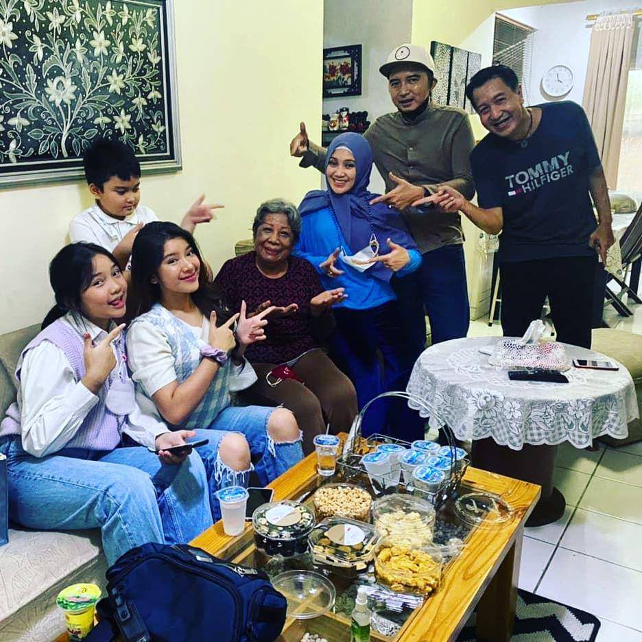 Tiara Andini dan keluarga (instagram.com/sarisetyoastri/)