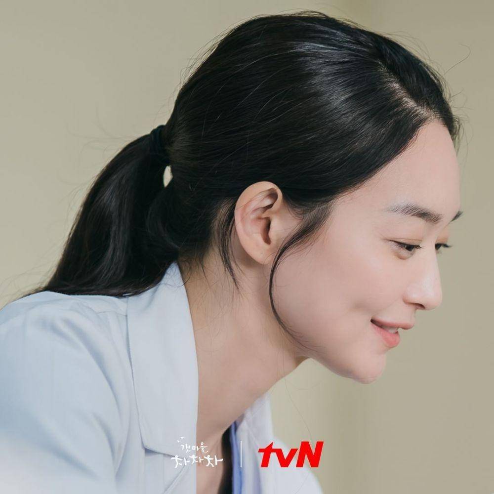 Shin Min Ah di Hometown Cha Cha Cha (instagram.com/tvndrama.official)